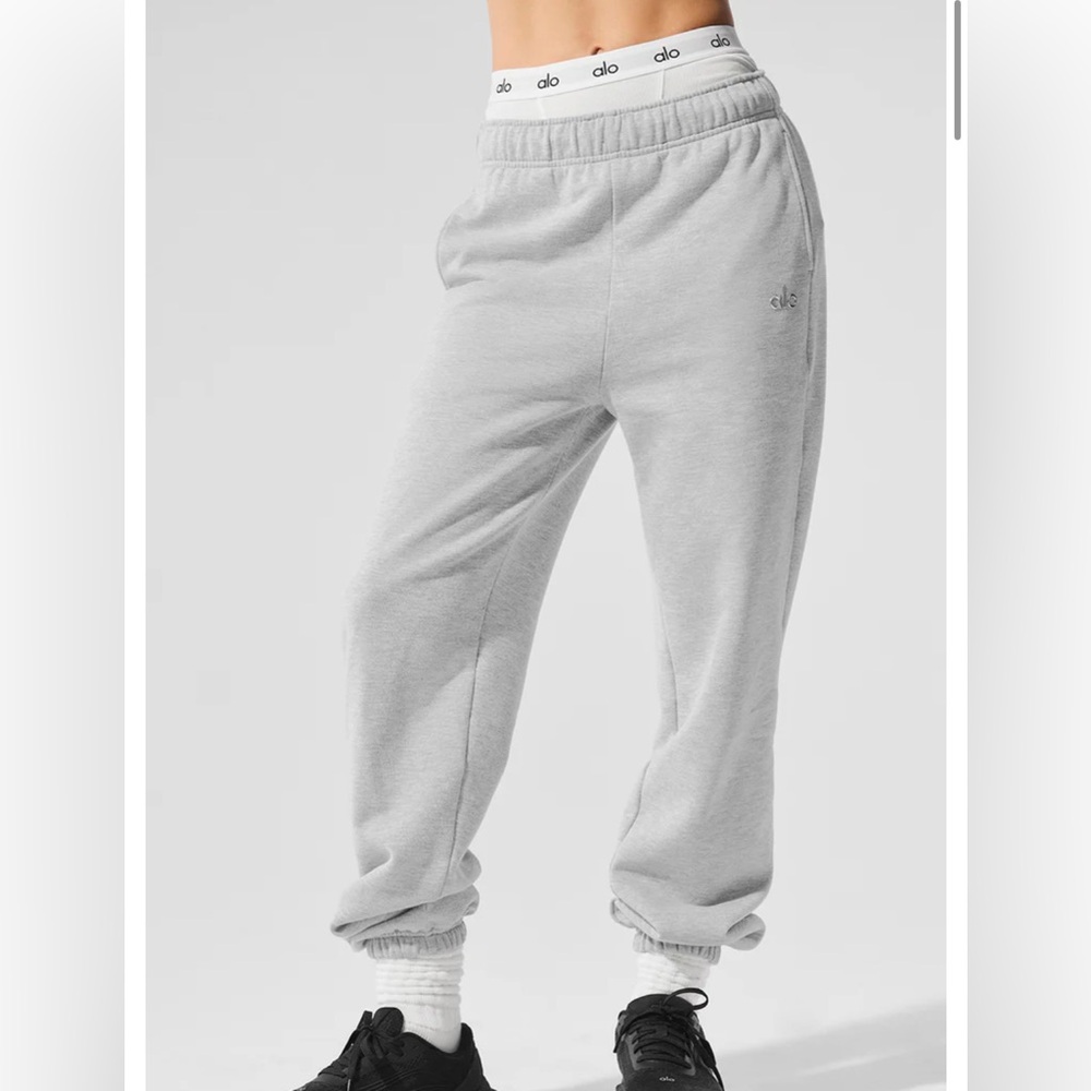 ALO Yoga Accolade Oversized Sweatpant in Athletic Heather Gray - Medium